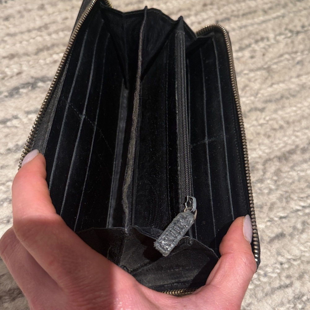 YSL Yves Saint Laurent Authentic Black Patent Leather Wallet - Picture 4 of 4